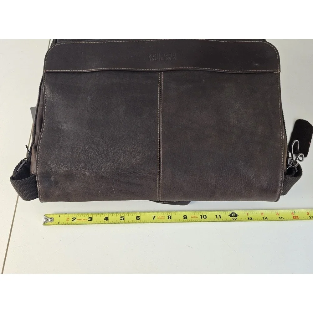 Kenneth Cole REACTION Risky Business Messenger Bag Genuine Leather NWT Vintage